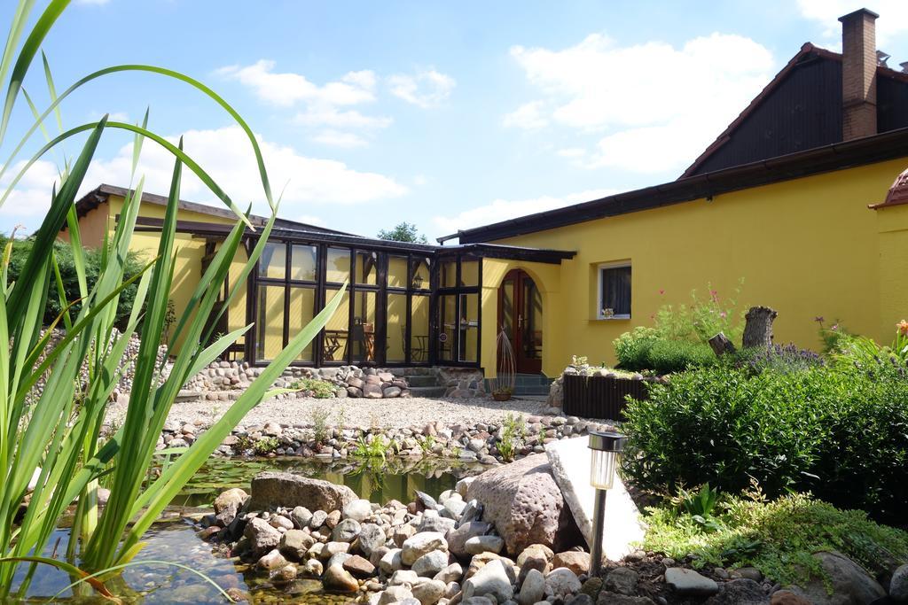 Ferienhaus "Am Gutspark" Alt Tucheband エクステリア 写真