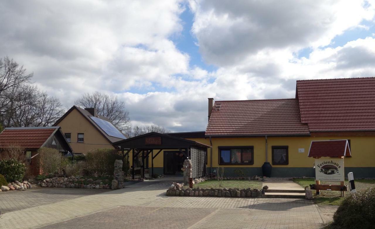 Ferienhaus "Am Gutspark" Alt Tucheband エクステリア 写真